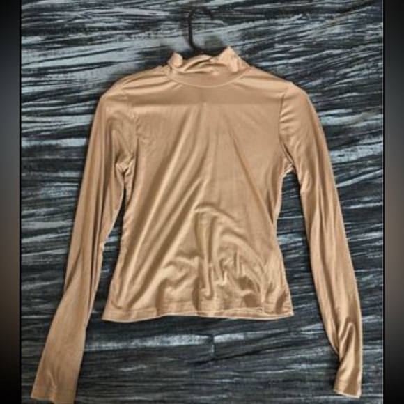 solid high neck slim tee - Picture 3 of 3